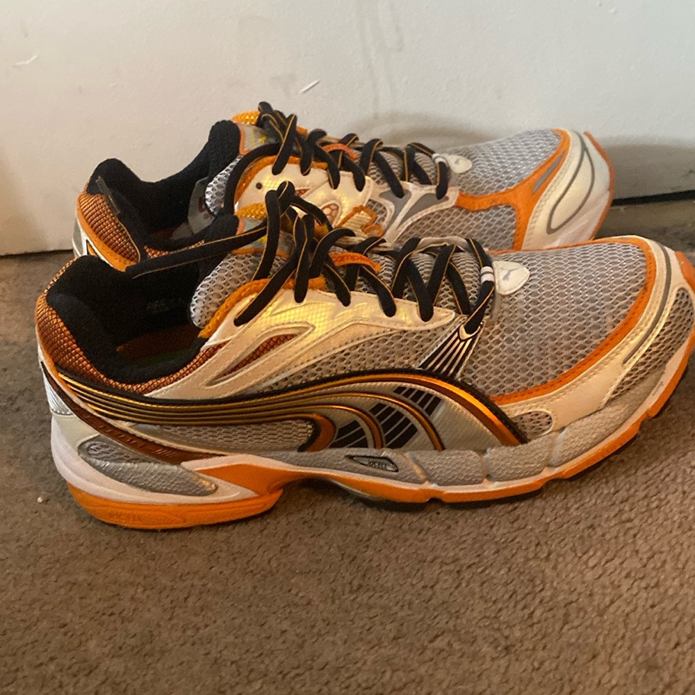 Puma Complete Spectana Running Shoe Silver orange 11.